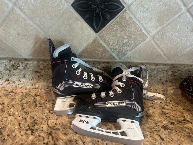 Bauer Hockey Skates Regular Width 7 (Used)