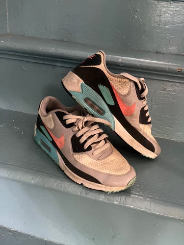 Unisex Size M 7.0 (W 8.0) Nike Air Max 90 Golf Shoes (Used)