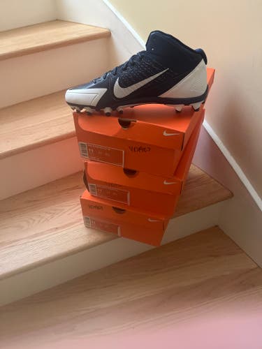 Men's Size M 11.0 (W 12.0) Nike Molded Cleats (New)