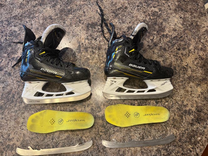 Bauer Supreme M5 Pro Skates Size 2.5 - Used Skate with NEW Runners