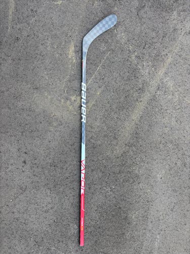 Senior Bauer Vapor Hyperlite Right Handed Hockey Stick (Used)