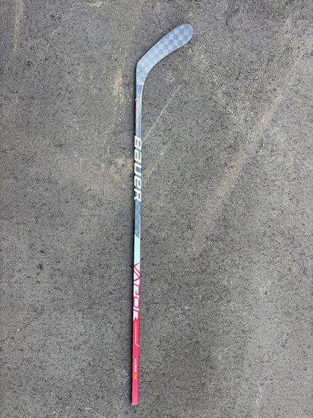 Senior Bauer Vapor Hyperlite Right Handed Hockey Stick (Used)
