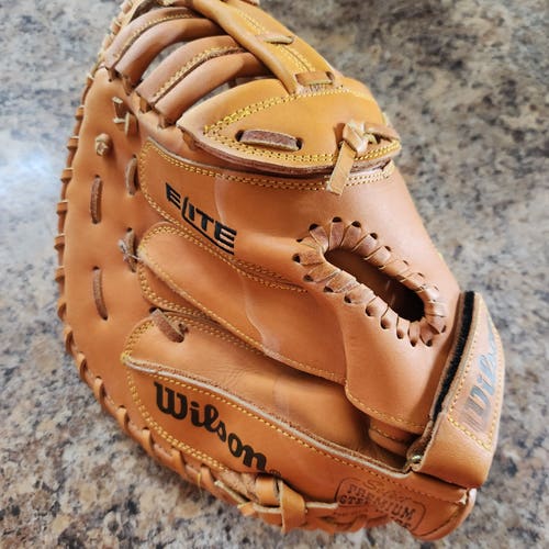 Wilson RH Catcher's E LITE A1680 Softball Glove 12.5" Nice Glove/ Genuine Leather premium Steerhide