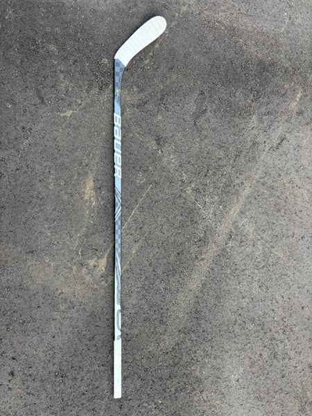 Senior Bauer Vapor FlyLite Right Handed Hockey Stick Toe Pattern Pro Stock (Used)