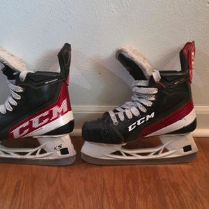 CCM JetSpeed FT4 Hockey Skates Regular Width Size 5.5 (Used)