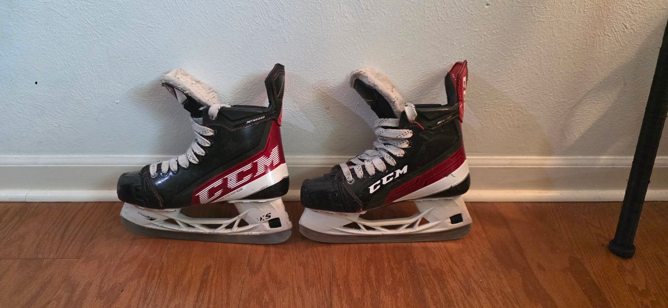 CCM JetSpeed FT4 Hockey Skates Regular Width Size 5.5 (Used)