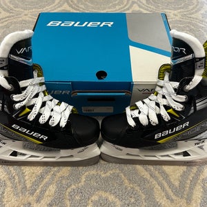 2023 Bauer Vapor X4 Hockey Skates Regular Width Junior Size 1.5 (New)