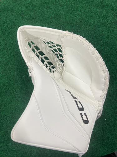 White Senior CCM Extreme Flex E6.9 Goalie Glove Regular (New)
