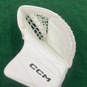 White Intermediate CCM Axis 2.9 Goalie Glove Regular (New)