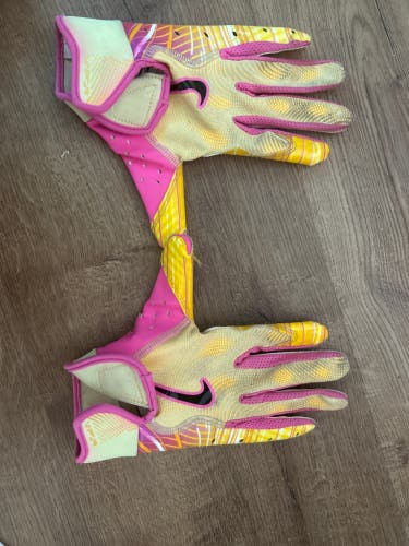 Medium Youth Nike Vapor Jet Gloves (Used)
