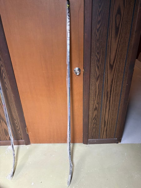 Senior Bauer Vapor Hyperlite 2 Left Hand Hockey Stick P28  (New)