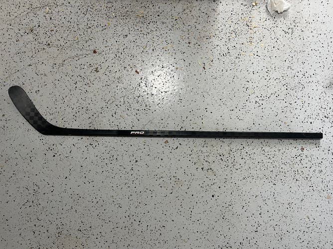 Intermediate PRO Right Handed Hockey Stick Pro29 Laine Curve (Used)