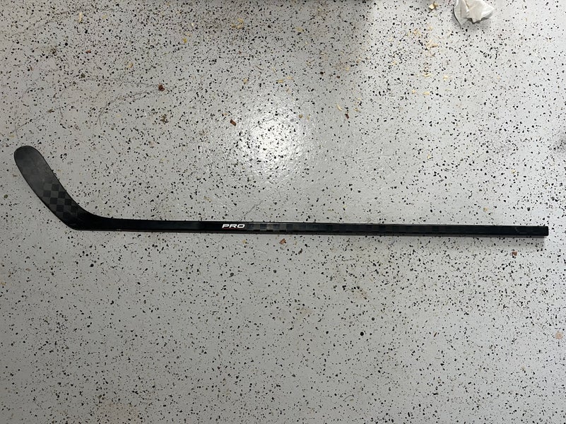 Intermediate PRO Right Handed Hockey Stick Pro29 Laine Curve (Used)