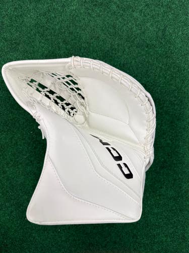White Intermediate CCM Extreme Flex E6.9 Goalie Glove Regular (New)