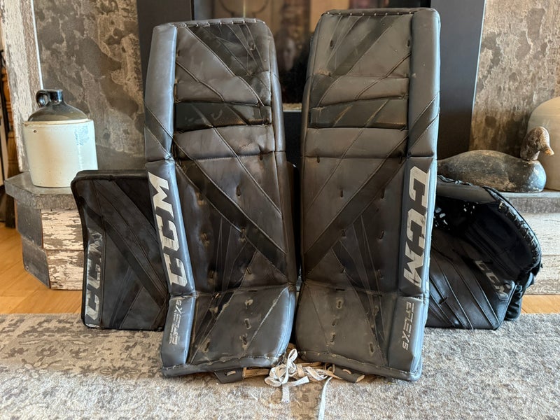 32" + 1.5” CCM Eflex 5 Regular Goalie Full Set (Used)