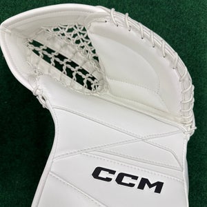 White Intermediate CCM Axis 2.9 Goalie Glove Regular (New)