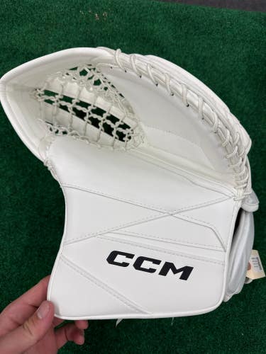 White Intermediate CCM Axis 2.9 Goalie Glove Regular (New)