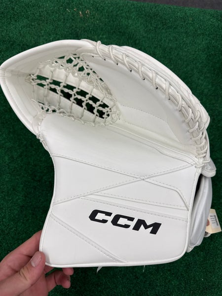 White Intermediate CCM Axis 2.9 Goalie Glove Regular (New)