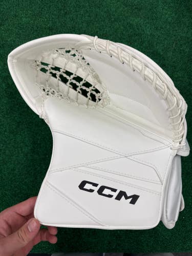White Intermediate CCM Axis 2.9 Goalie Glove Regular (New)