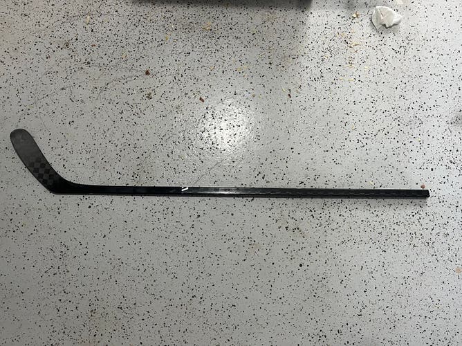 Intermediate PRO Right Handed Hockey Stick Pro29 Laine Curve (Used)