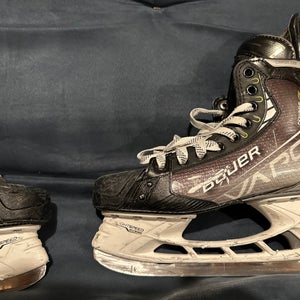 Bauer Vapor Hyperlite Hockey Skates Regular Width Pro Stock 8.5 (Used)