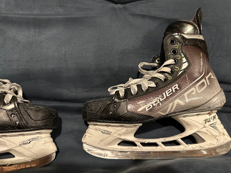 Bauer Vapor Hyperlite Hockey Skates Regular Width Pro Stock 8.5 (Used)