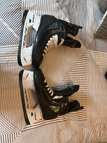 2024 True Pro Custom Hockey Skates Regular Width Pro Stock 7 (New)