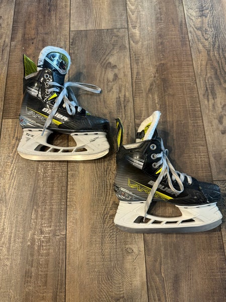2024 Bauer Vapor 4 Hockey Skates Regular Width Size 1.5 (Used)