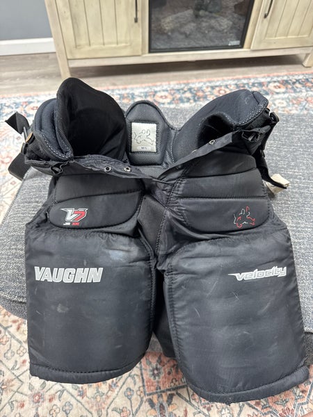 Medium Junior Vaughn V7 Hockey Goalie Pants  (Used)