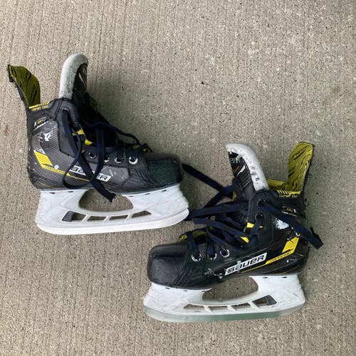 Bauer Supreme M4 Hockey Skates Extra Wide Width | Junior Size: 2.5
