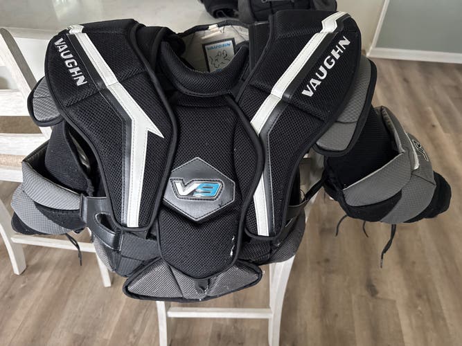 Small / Medium Vaughn Velocity V9 Goalie Chest Protector (Used)