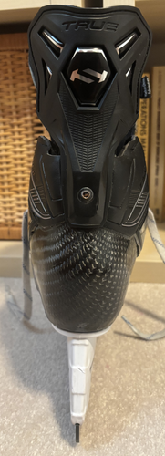2024 True Pro Custom Hockey Skates Narrow Width 7.5 (Used)