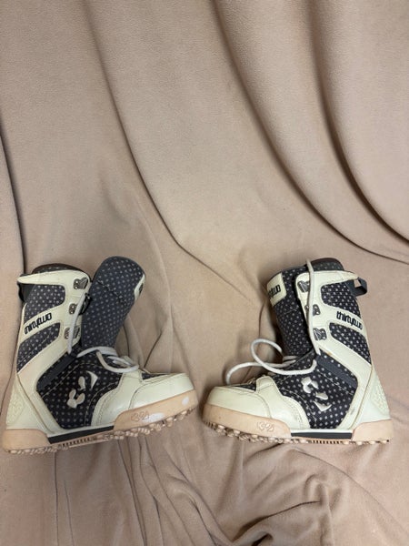 Women's Size 9.5 Thirty Two prion Snowboard Boots (Used)