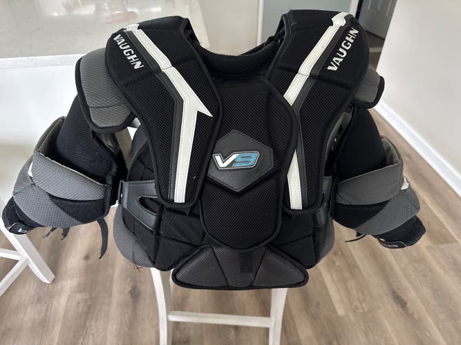 Large Vaughn Velocity V9 Goalie Chest Protector (Used)