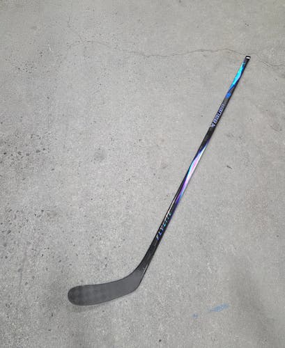 Senior Bauer Vapor FlyLite Right Handed Hockey Stick P28 (New)