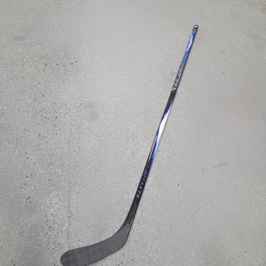 Senior Bauer Vapor FlyLite Right Handed Hockey Stick P28 77 flex (New)
