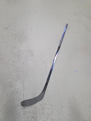 Senior Bauer Vapor FlyLite Right Handed Hockey Stick P28 77 flex (New)