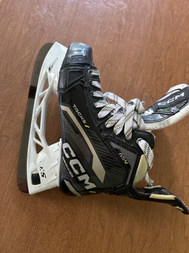 CCM AS-V Hockey Skates