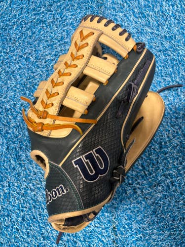"Julio Rodriguez" Wilson A2000 JR44 RH Baseball Glove 12.75" (Used)