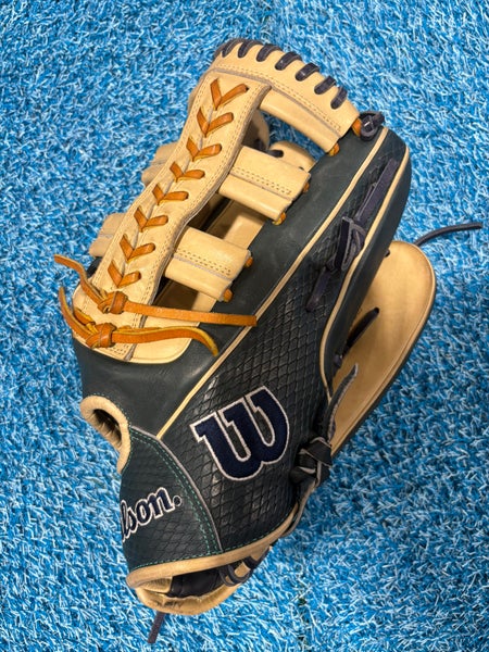 "Julio Rodriguez" Wilson A2000 JR44 RH Baseball Glove 12.75" (Used)