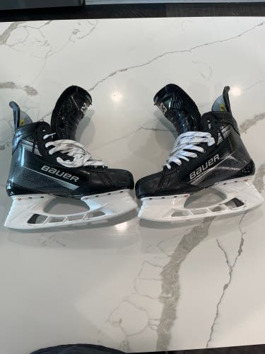 Prostock Bauer Vapor Hyperlite 2 Hockey Skates 9 (Used)