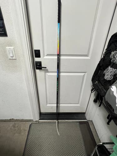 Intermediate Bauer Nexus Tracer Right Handed Hockey Stick P28 (Used)