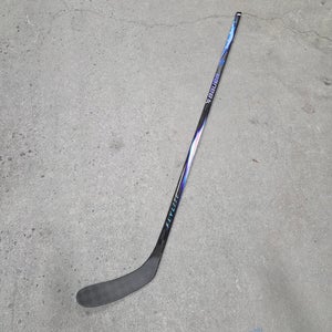 Intermediate Bauer Vapor FlyLite Right Handed Hockey Stick P28 55 flex (New)