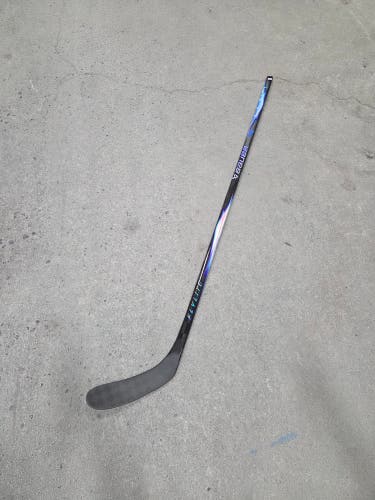 Intermediate Bauer Vapor FlyLite Right Handed Hockey Stick P28 55 flex (New)