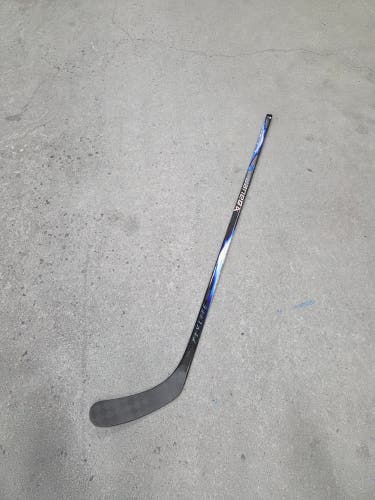 Junior Bauer Vapor FlyLite Right Handed Hockey Stick P92 50 flex (New)