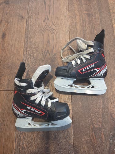 CCM JetSpeed FT340 Hockey Skates Regular Width 9 (Used)
