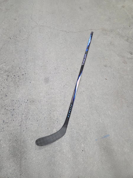 Senior Bauer Vapor FlyLite Right Handed Hockey Stick P28 70 flex (New)