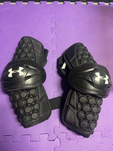 Adult Large  Under Armour VFT Arm Guard Black