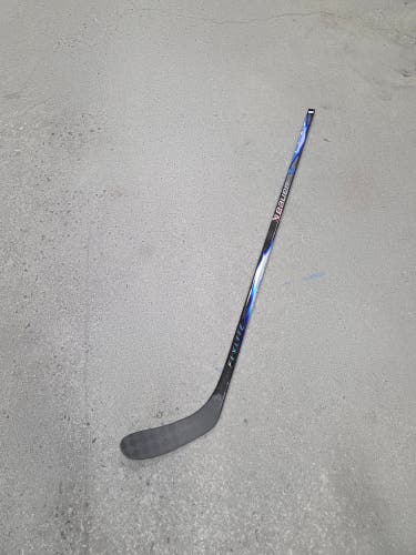 Junior Bauer Vapor FlyLite Right Handed Hockey Stick P28 50 flex (New)