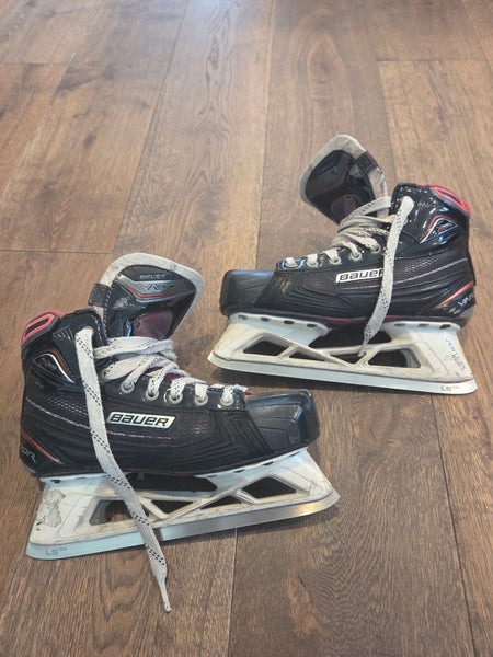 Bauer Vapor X900 Hockey Goalie Skates Regular Width 5.5 (Used)